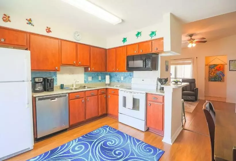 Enchanting Coastal Condo With Updated Pool Gym   Minutes To Beach And Seawall