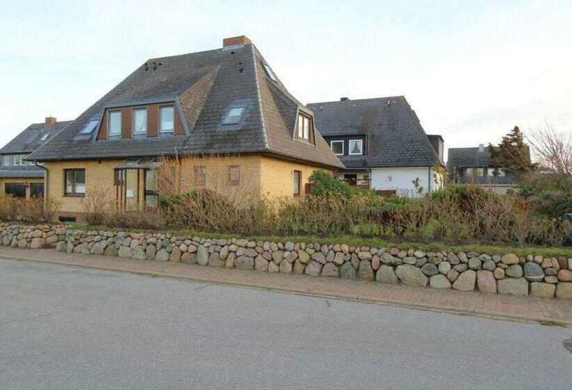 Watthaus 6 Geschmackvolle Erdgeschosswohnung Mit Terrasse Und Strandkorb