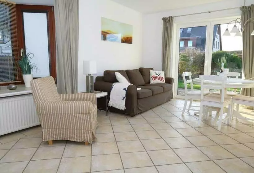 Watthaus 6 Geschmackvolle Erdgeschosswohnung Mit Terrasse Und Strandkorb