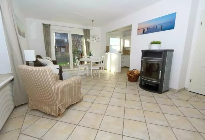 Watthaus 6 Geschmackvolle Erdgeschosswohnung Mit Terrasse Und Strandkorb