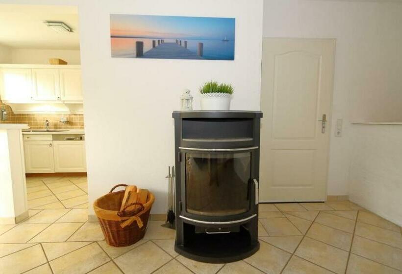 Watthaus 6 Geschmackvolle Erdgeschosswohnung Mit Terrasse Und Strandkorb