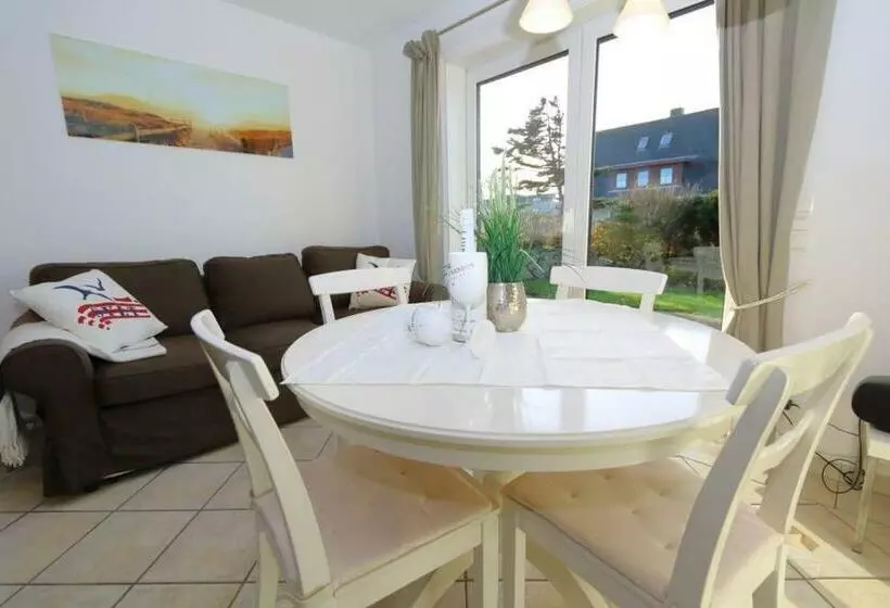 Watthaus 6 Geschmackvolle Erdgeschosswohnung Mit Terrasse Und Strandkorb