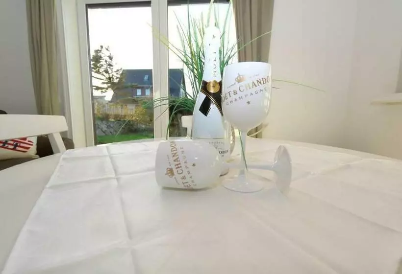 Watthaus 6 Geschmackvolle Erdgeschosswohnung Mit Terrasse Und Strandkorb