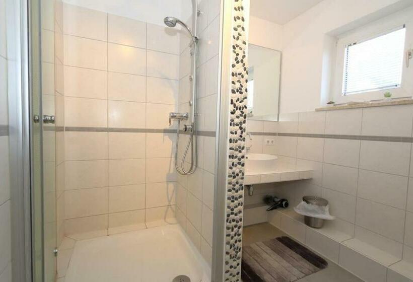 Watthaus 6 Geschmackvolle Erdgeschosswohnung Mit Terrasse Und Strandkorb