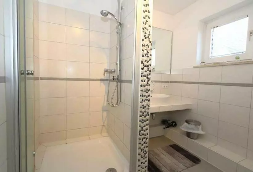 Watthaus 6 Geschmackvolle Erdgeschosswohnung Mit Terrasse Und Strandkorb