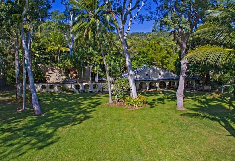 Beachfront Paradise Araluen Resort Close To Cairns