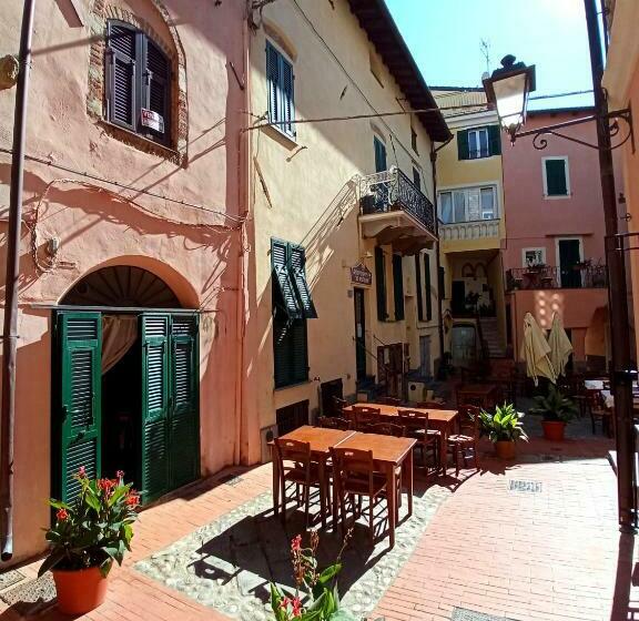 Nel Borghetto Di Marta