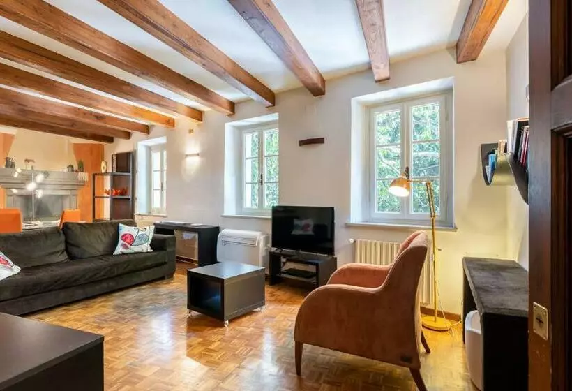 Piazza Napoleone Lovely Central Apartment