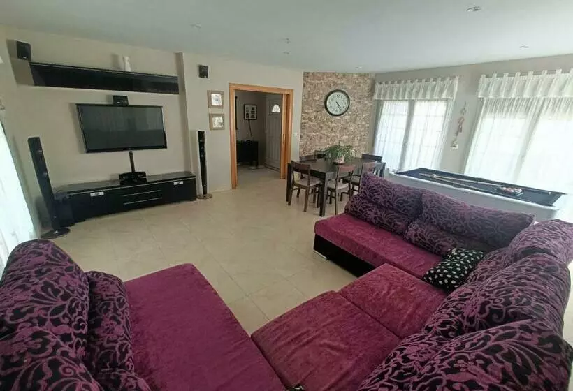 Planta Baja En Chalet Con Encanto