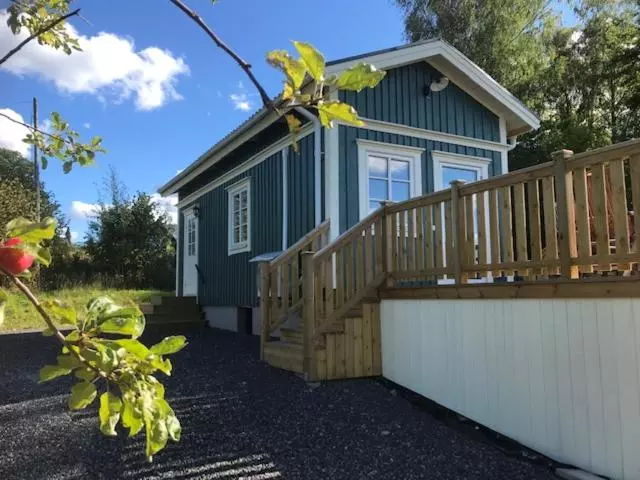 Välutrustad Stuga Med Vacker Sjöutsikt