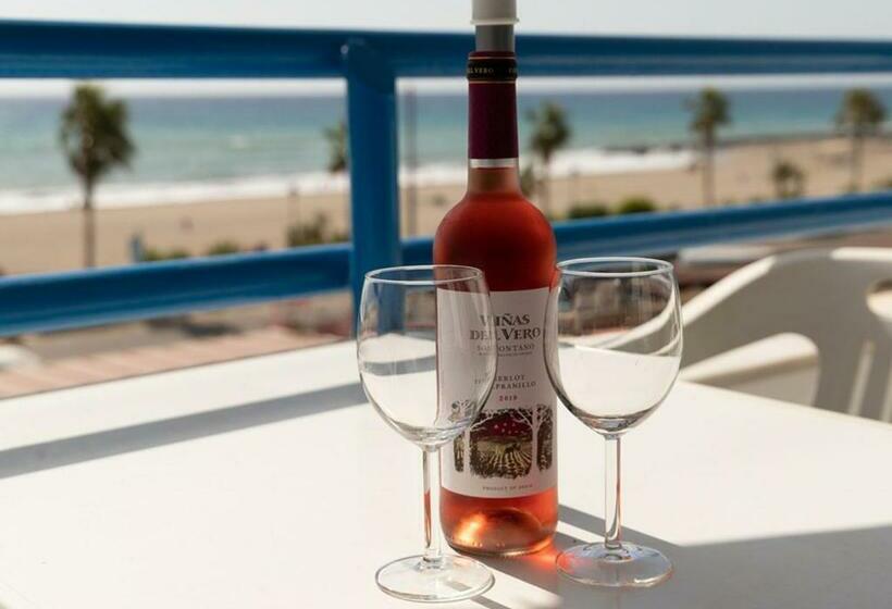 Zeezicht Appartement Aan Het Strand, 2 Slaapkamers, Airco