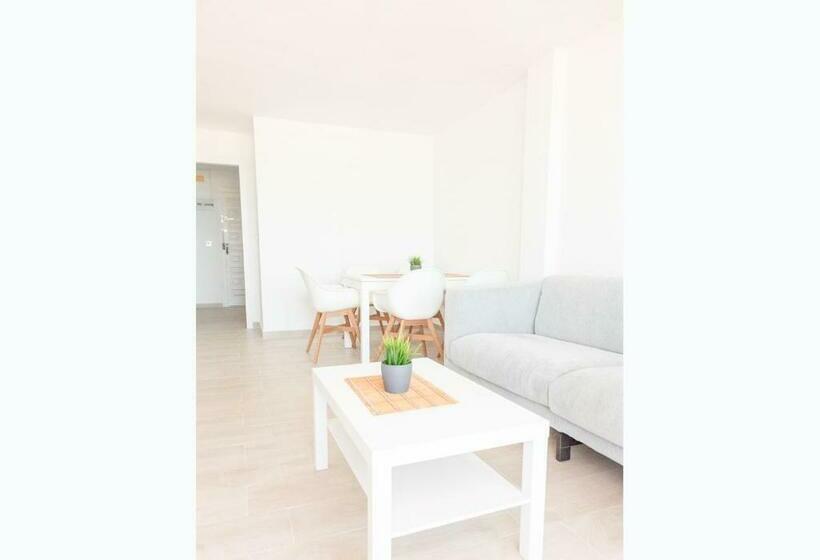 Zeezicht Appartement Aan Het Strand, 2 Slaapkamers, Airco