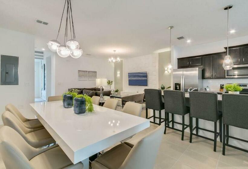 4 Bedrooms   4,5 Bathrooms   Solara 8964 Ad