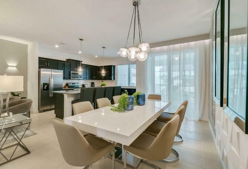 4 Bedrooms   4,5 Bathrooms   Solara 8964 Ad