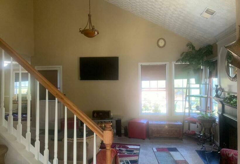 Captivating Home Near Downtown Atl