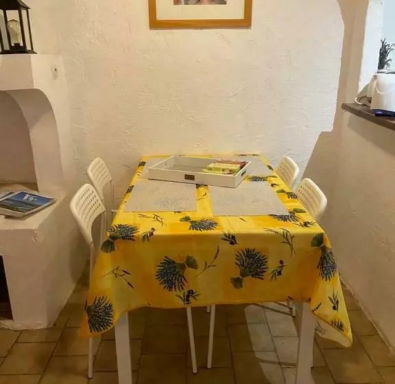 Charmante Petite Maison De Village Au Centre