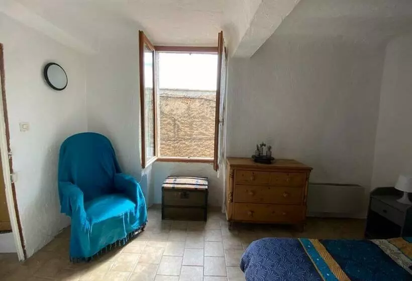 Charmante Petite Maison De Village Au Centre