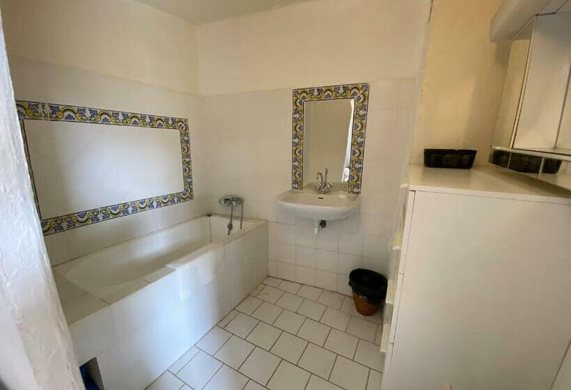 Charmante Petite Maison De Village Au Centre