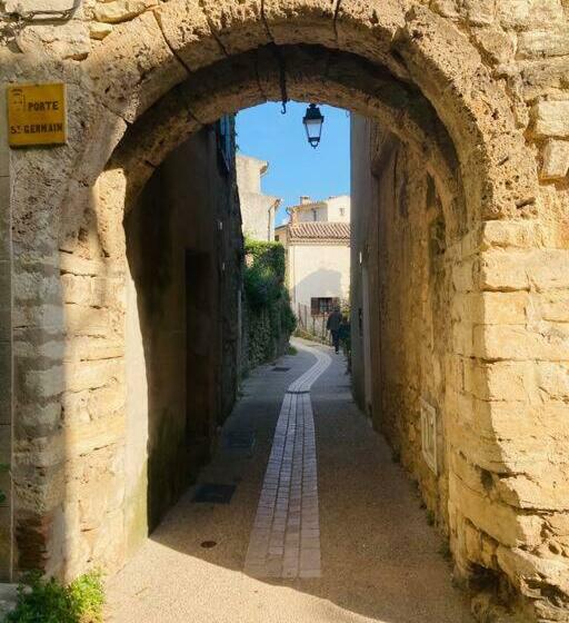 Charmante Petite Maison De Village Au Centre