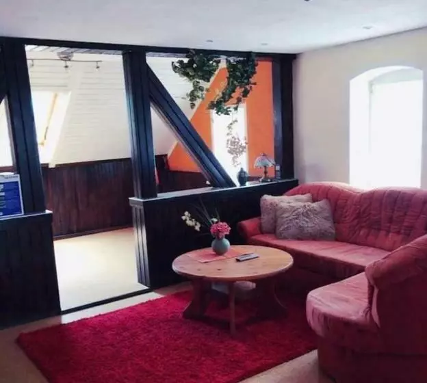 Gemütliche 3 Raum Wohnung Im Dachgeschoss