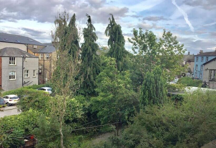 Beautiful 1 Bed Apartment In Central Ulverston