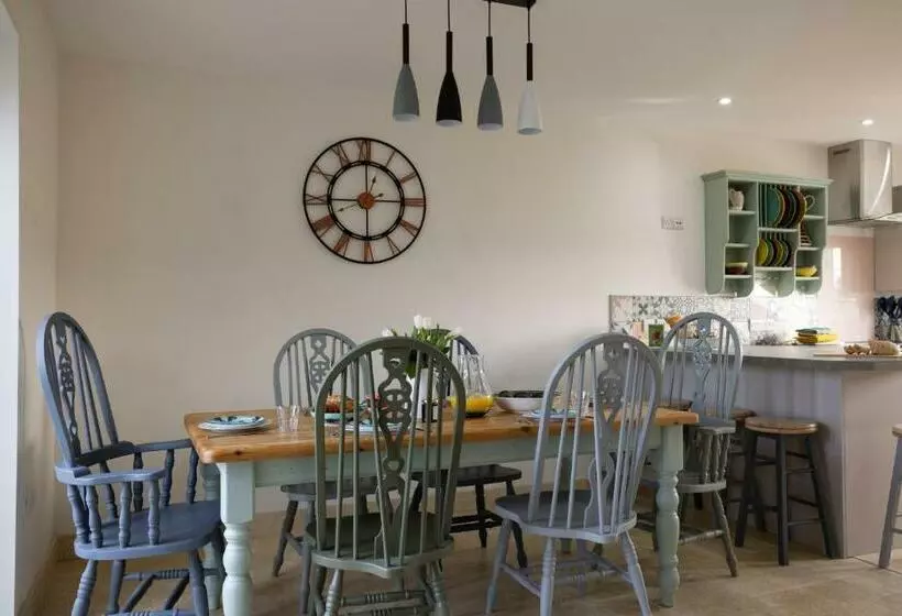 Brecon Beacons Cottage With Stunning Country Views