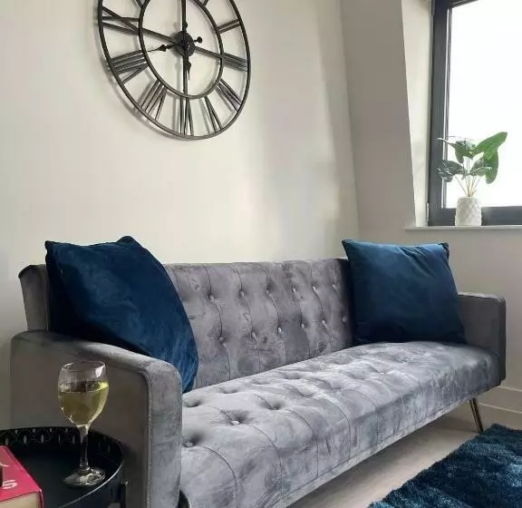 Premier Suite  Bedford City Centre With Free Gym & Parking