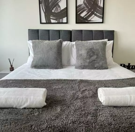 Premier Suite  Bedford City Centre With Free Gym & Parking