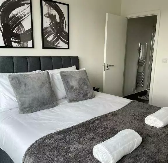 Premier Suite  Bedford City Centre With Free Gym & Parking