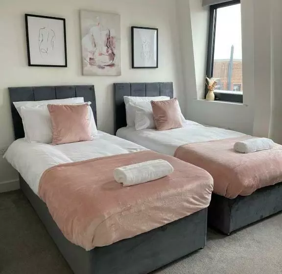 Premier Suite  Bedford City Centre With Free Gym & Parking