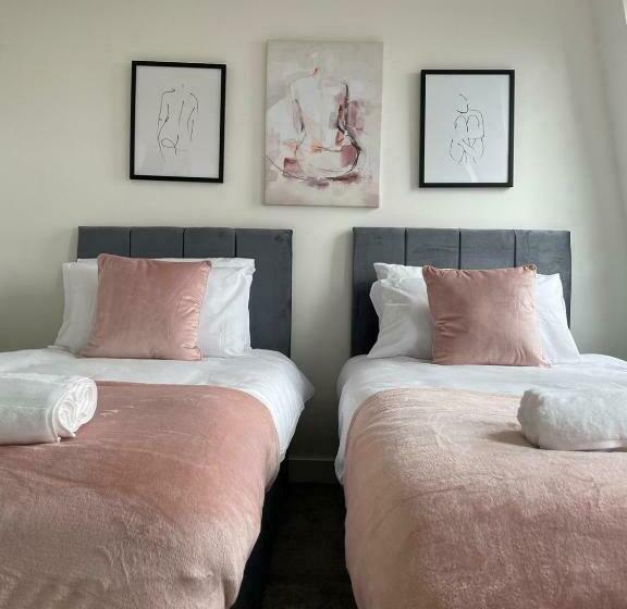 Premier Suite Bedford City Centre With Free Gym & Parking