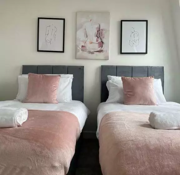 Premier Suite  Bedford City Centre With Free Gym & Parking