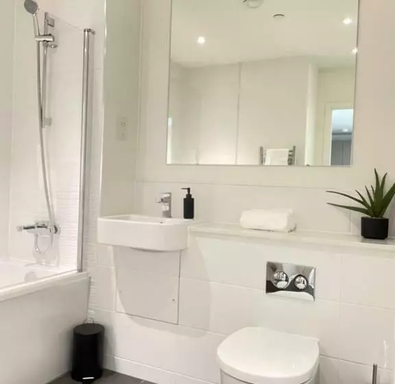 Premier Suite  Bedford City Centre With Free Gym & Parking