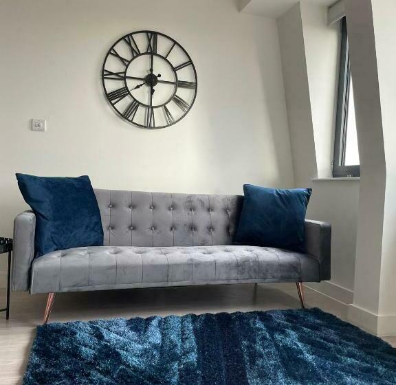 Premier Suite Bedford City Centre With Free Gym & Parking