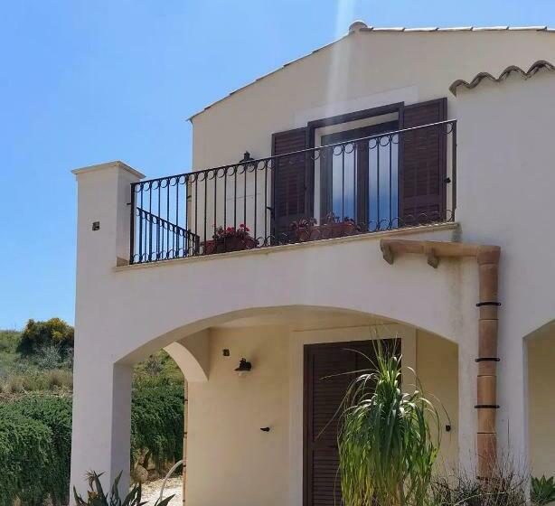 Le 3 Rose Apartments