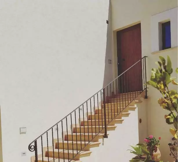 Le 3 Rose Apartments