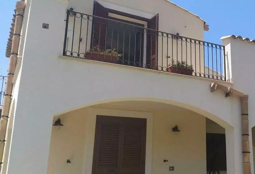 Le 3 Rose Apartments