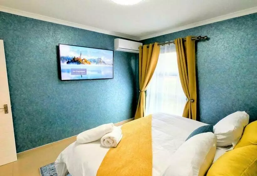 Pristine King Size Bed Apartment In Secure Complex