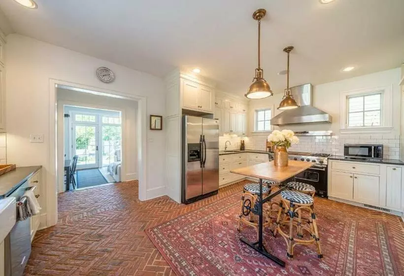 The Walton House   Historic 3bd 2 5ba With Parking