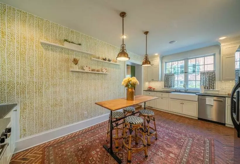 The Walton House   Historic 3bd 2 5ba With Parking