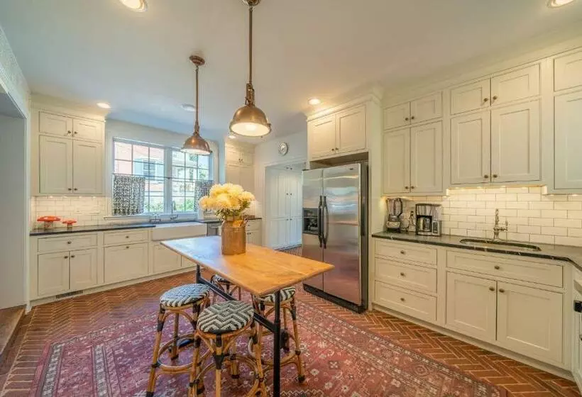 The Walton House   Historic 3bd 2 5ba With Parking