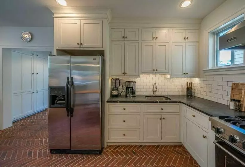 The Walton House   Historic 3bd 2 5ba With Parking