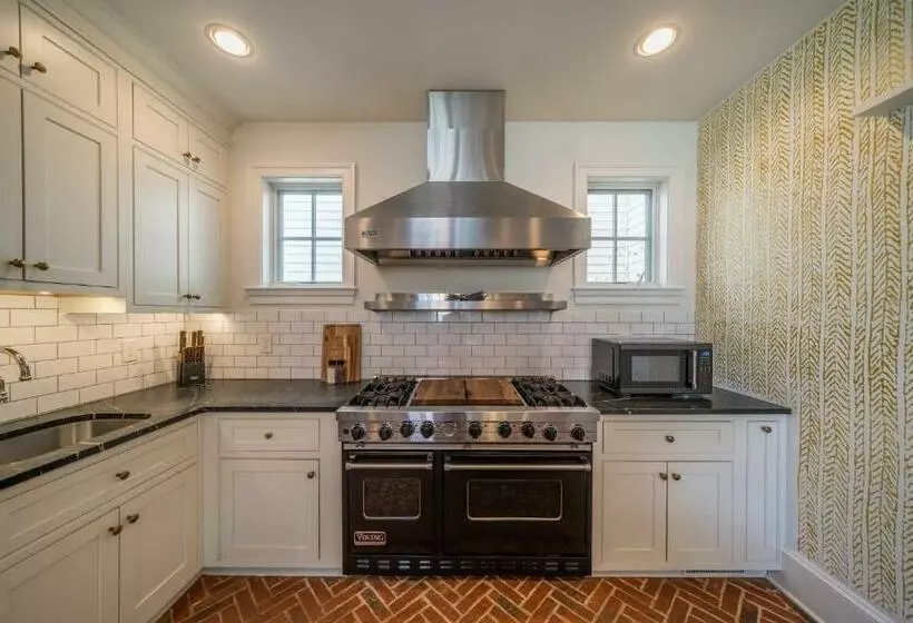 The Walton House   Historic 3bd 2 5ba With Parking