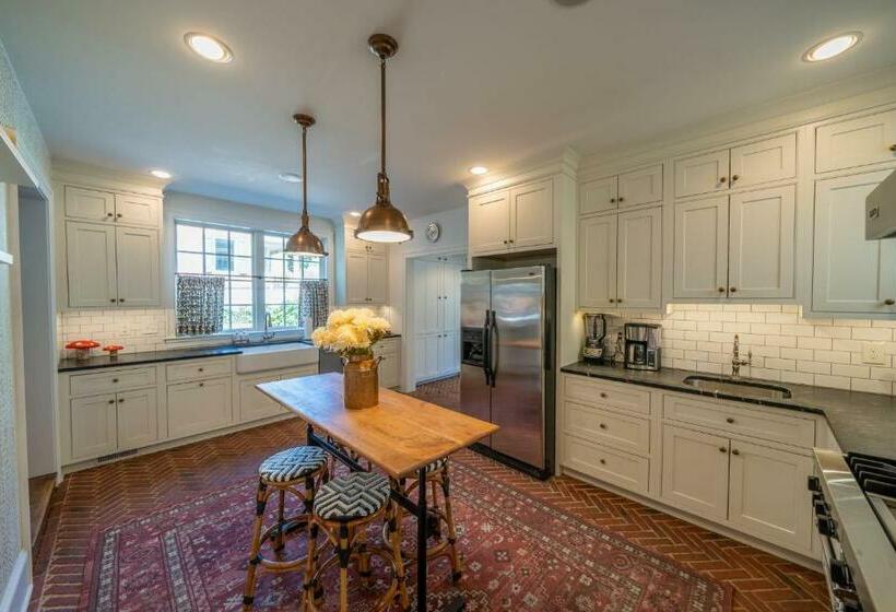 The Walton House   Historic 3bd 2 5ba With Parking