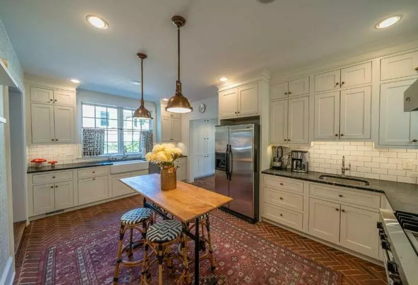 The Walton House   Historic 3bd 2 5ba With Parking