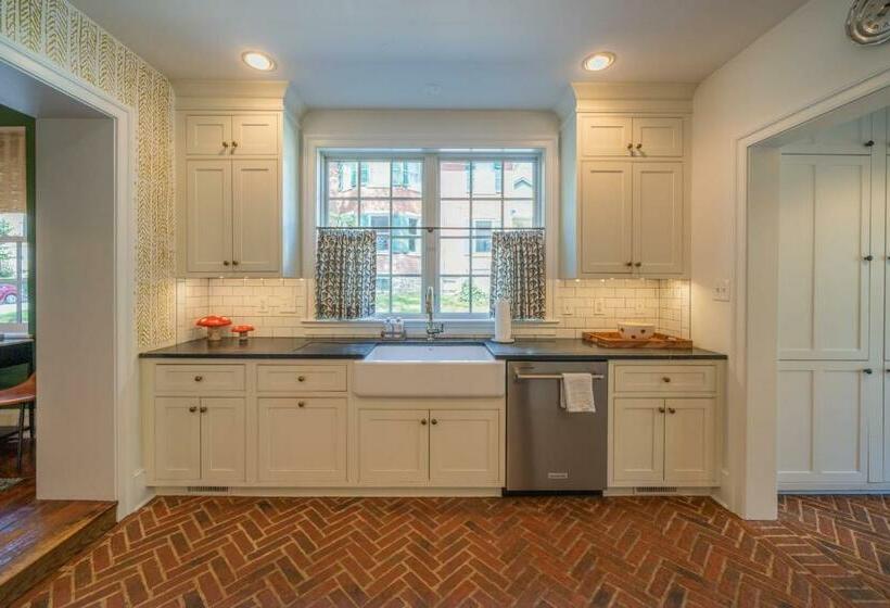 The Walton House   Historic 3bd 2 5ba With Parking