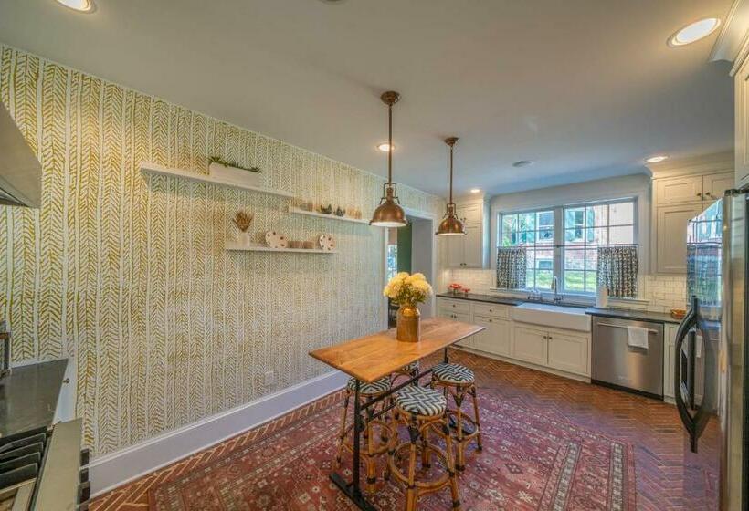 The Walton House   Historic 3bd 2 5ba With Parking