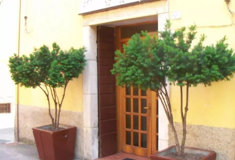 هتل Ariosto Centro Storico