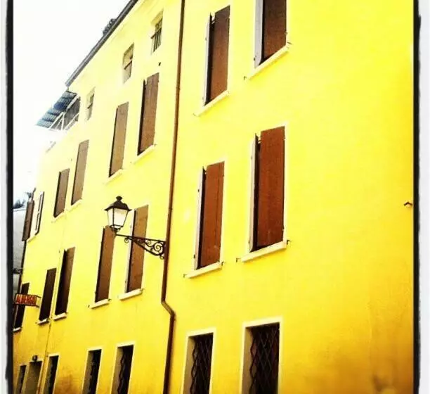 هتل Ariosto Centro Storico