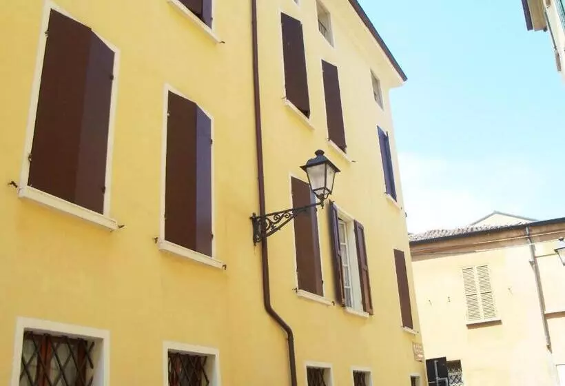 هتل Ariosto Centro Storico